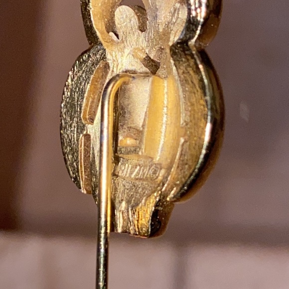 Vintage Trifari Gold Tone Owl Stick Lapel Pin With Cap Shiny Signed - Picture 11 of 11